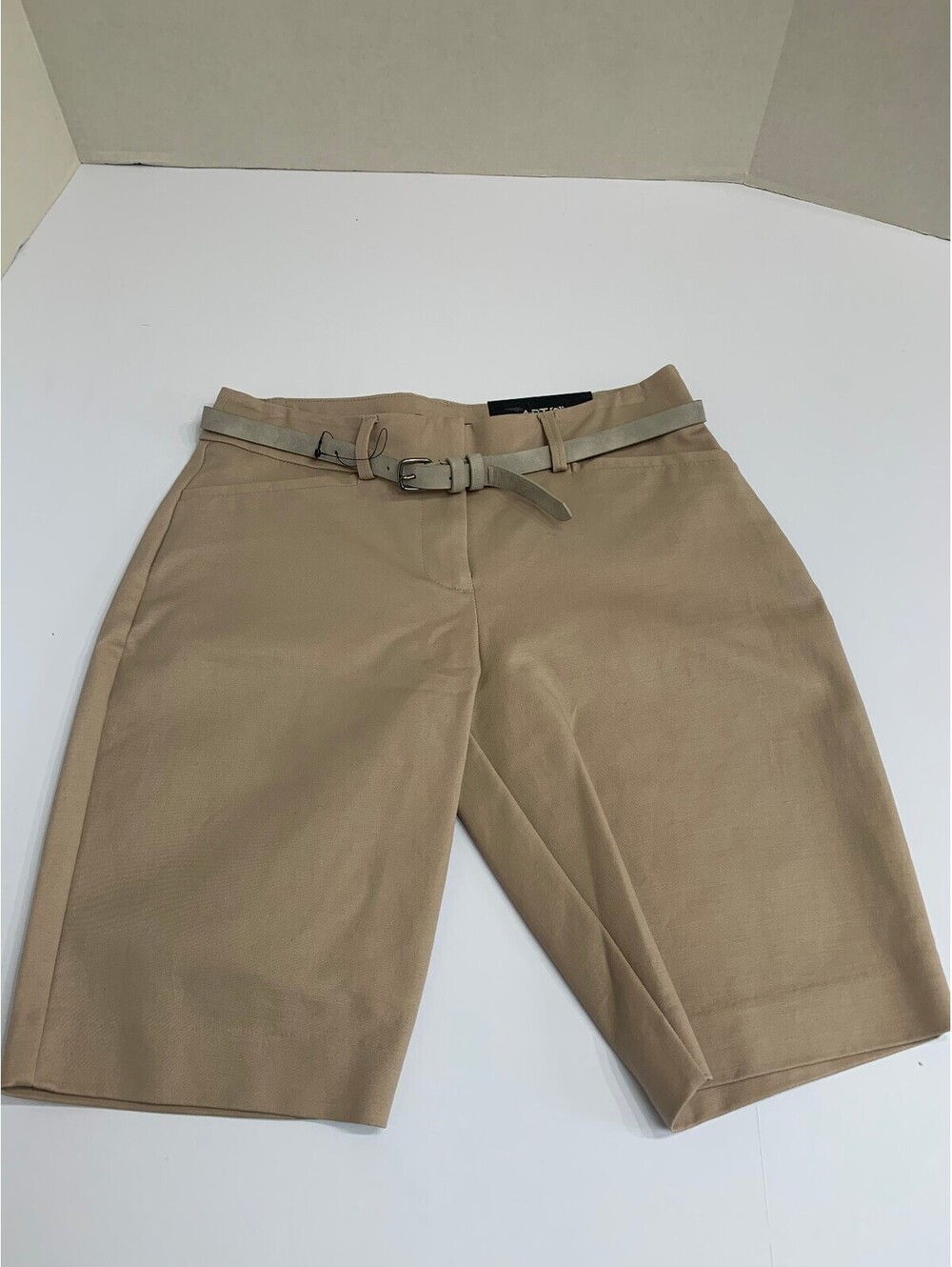 NWT Apt 9 Essentials Womans Khaki Color Bermuda Shorts Size 2